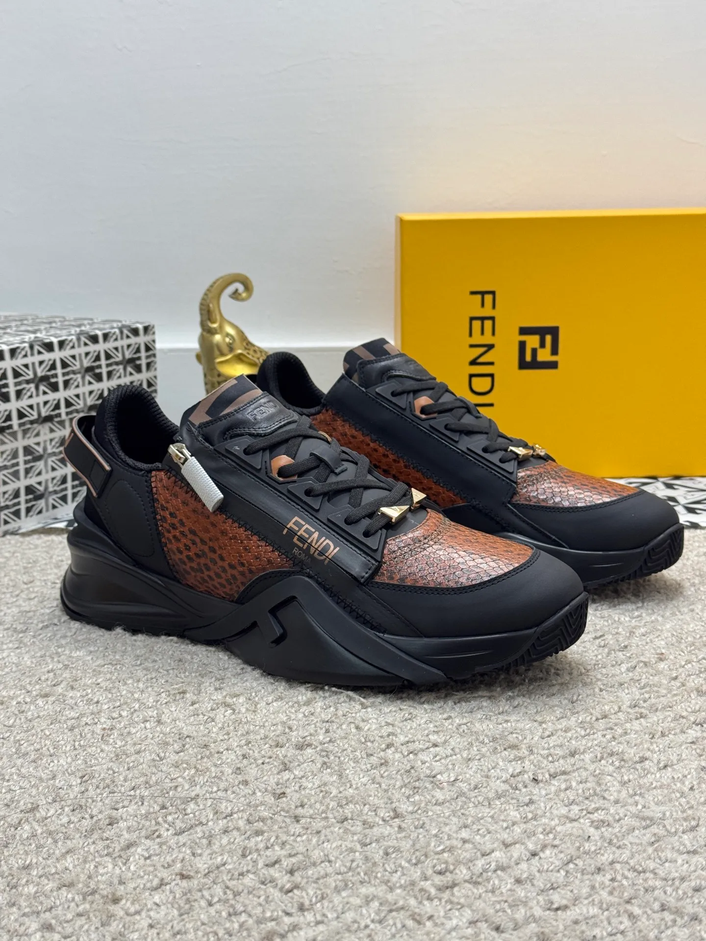 Men's men's shoes 💰520 [New style] 🦥🦥 Original quality - Fendi ◾️▫️F D🆕 Spring and summer new men's slip-on sneakers, with elastic straps, side zippers, and corrugated soles engraved with F. Embossed Fendi Flow lettering on the heel. Mixed material of high-tech fabric and black suede. FF graphic tongue. Ultra-light and wear-resistant EVA sole. Size: 38-44 (45 customized